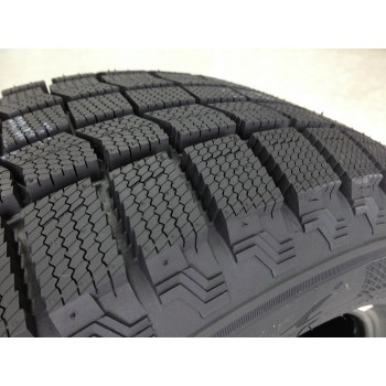 Maxxis SP3 Premitra Ice 205/65 R15 94T Maxxis SP3 Premitra Ice 205/65 R15 94T